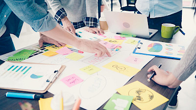 Zurück ans Whiteboard: Was digitale Kreativ-Meetings nie ersetzen können